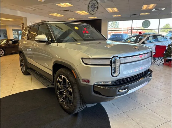 2024 Rivian R1S