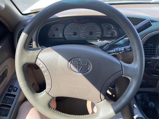 2004 Toyota Sequoia Limited photo 2