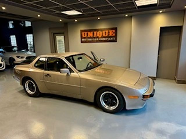 1983 Porsche 944 null image 0