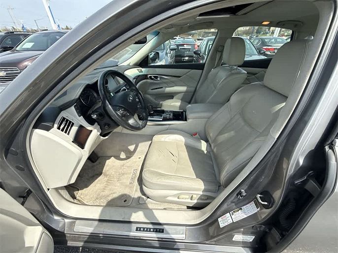 2012 Infiniti M56
