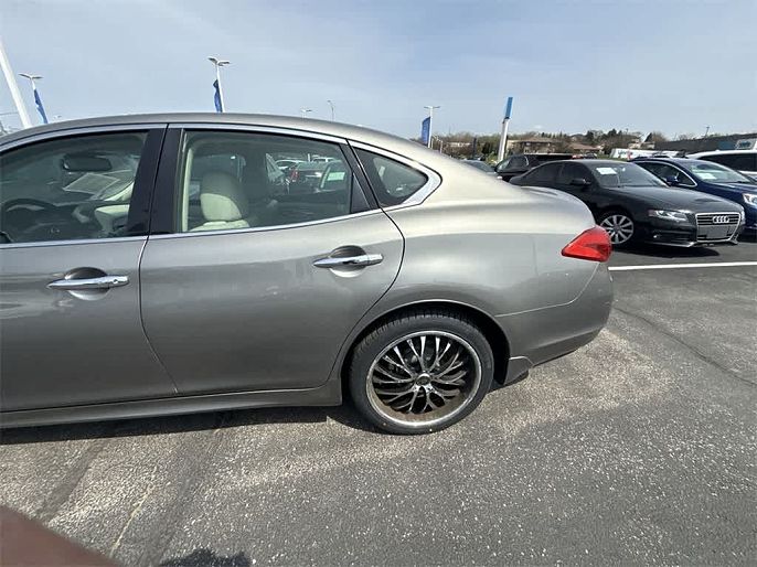 2012 Infiniti M56