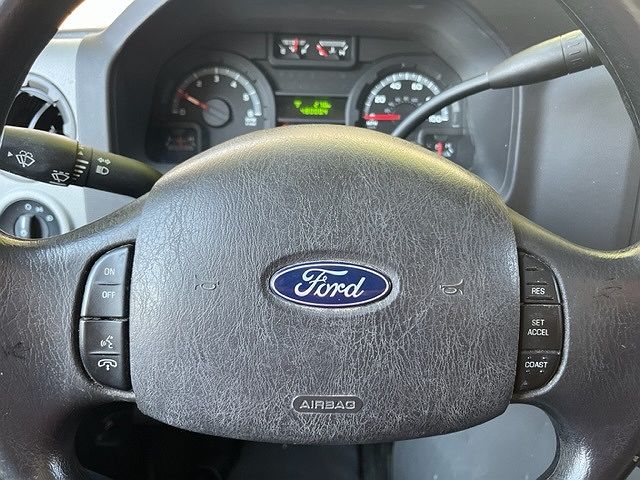 2019 Ford Econoline E-350 image 1
