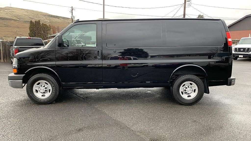 2016 Chevrolet Express 2500 image 1