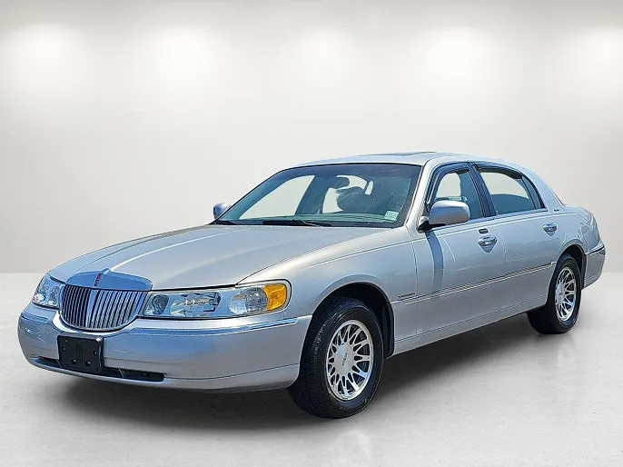 2001 Lincoln Town Car