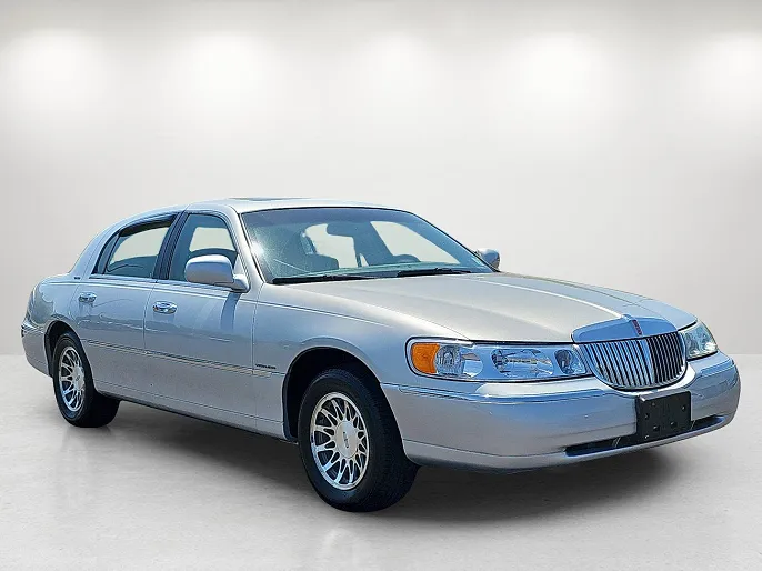 2001 Lincoln Town Car