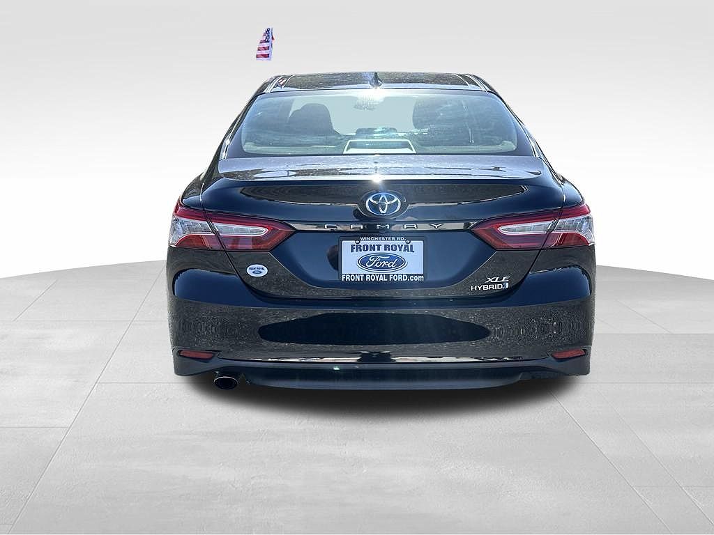 2020 Toyota Camry XLE image 3