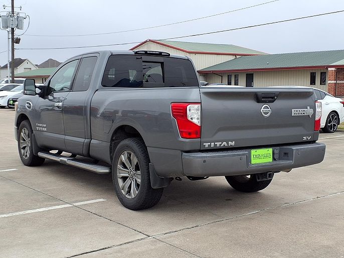 2017 Nissan Titan