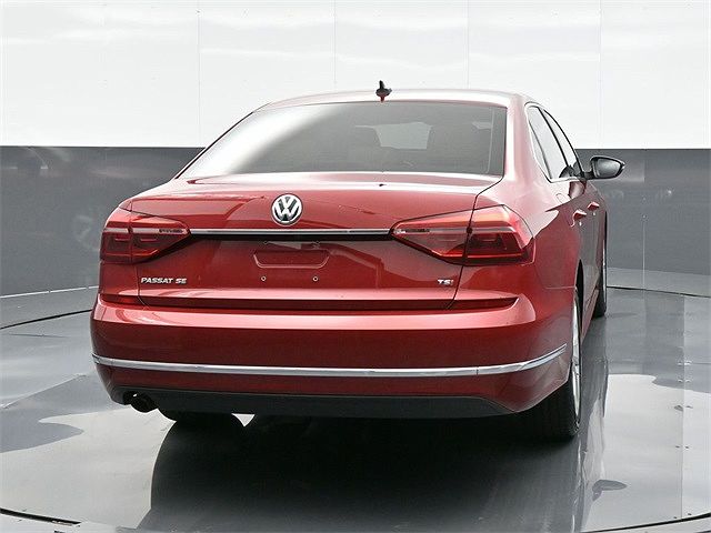 2018 Volkswagen Passat SE image 5