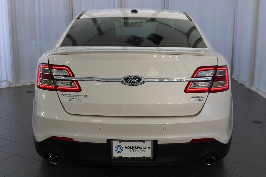 2017 Ford Taurus SEL image 5