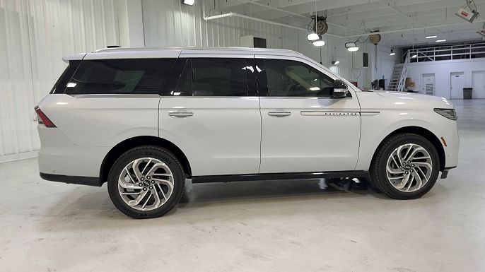 2025 Lincoln Navigator L