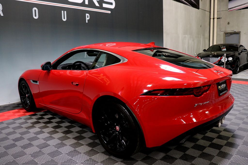 2019 Jaguar F-Type null image 3