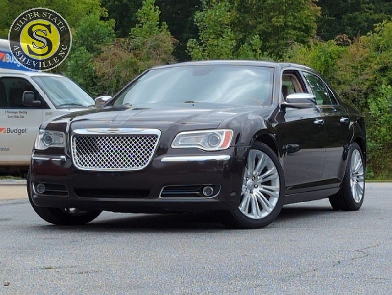 2012 Chrysler 300 C image 0