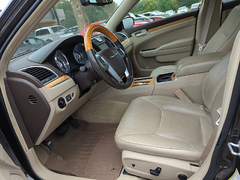 2012 Chrysler 300 C image 3
