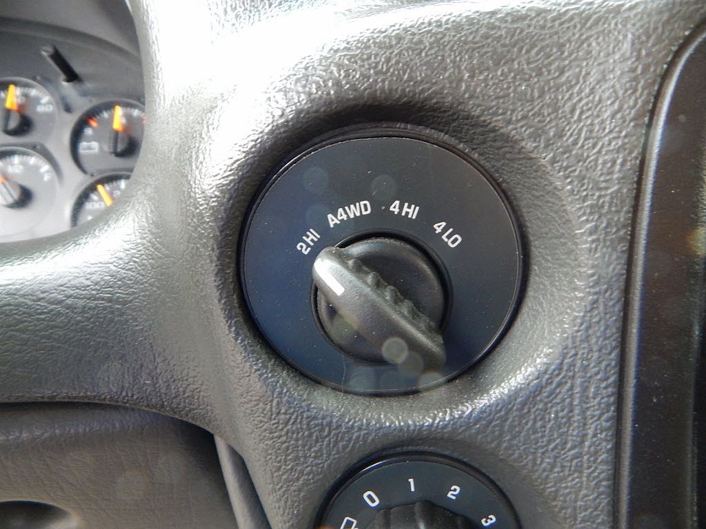 2003 Chevrolet TrailBlazer LT image 8