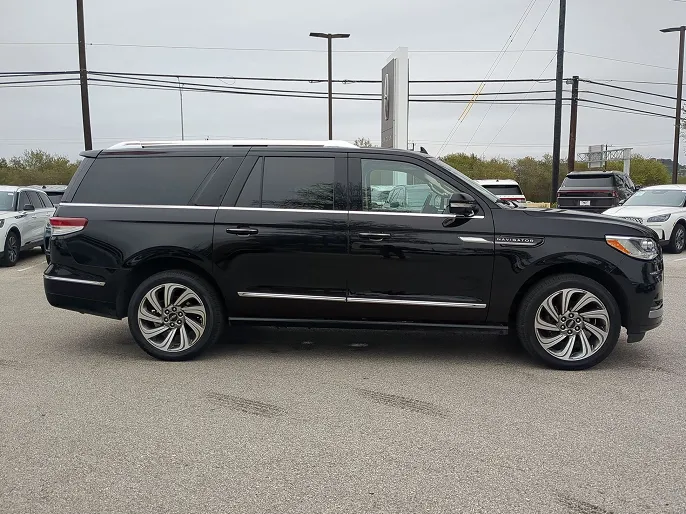 2022 Lincoln Navigator L