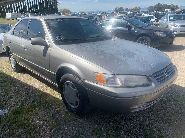 1999 Toyota Camry LE image 0