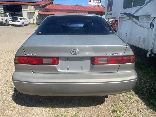 1999 Toyota Camry LE image 9
