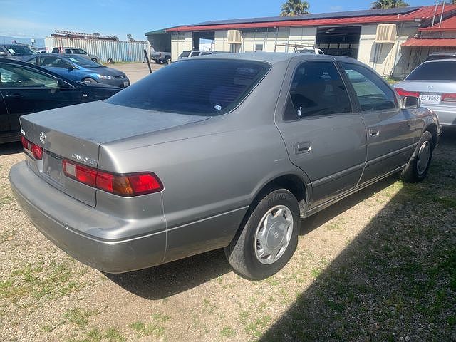 1999 Toyota Camry LE image 10