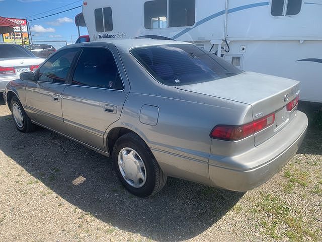 1999 Toyota Camry LE image 8