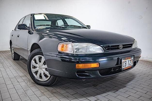 1995 Toyota Camry LE image 0