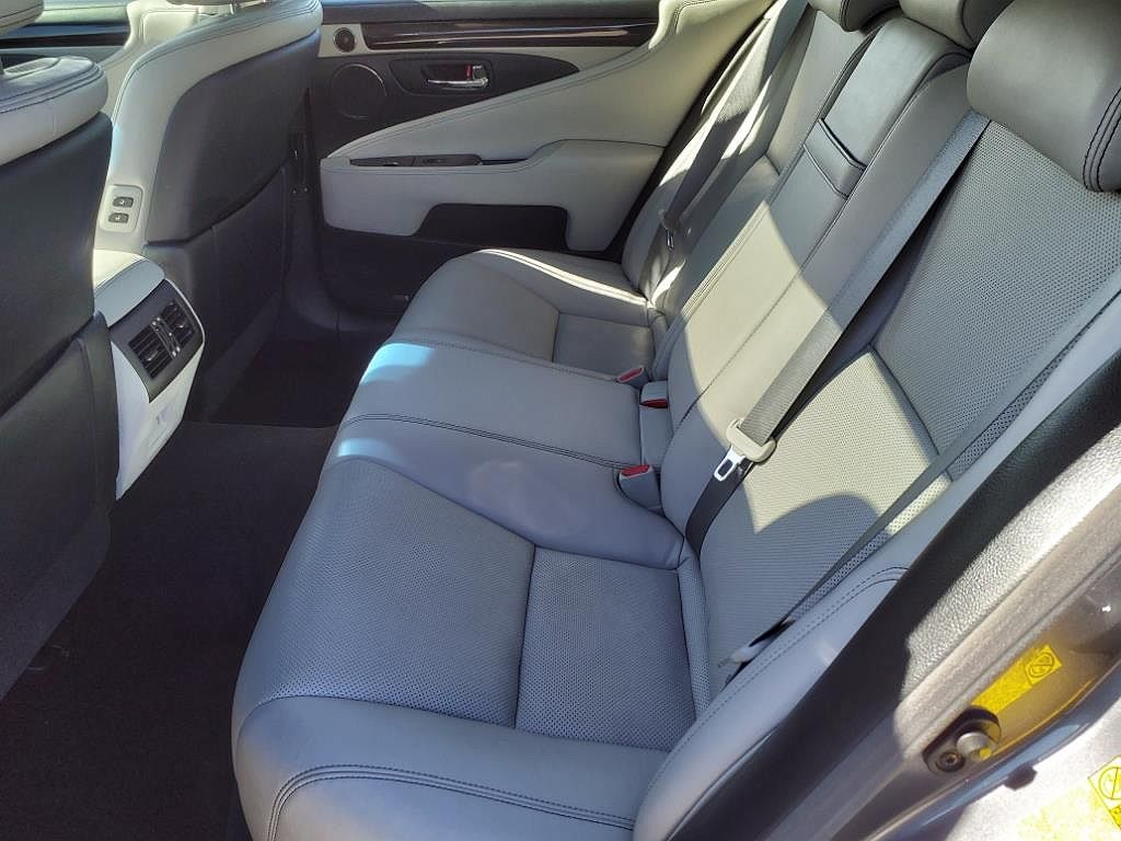 2014 Lexus LS 460 image 16