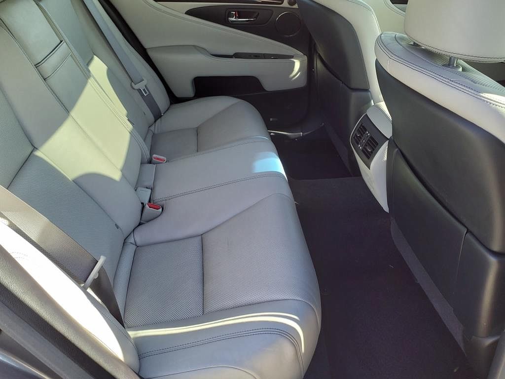 2014 Lexus LS 460 image 18