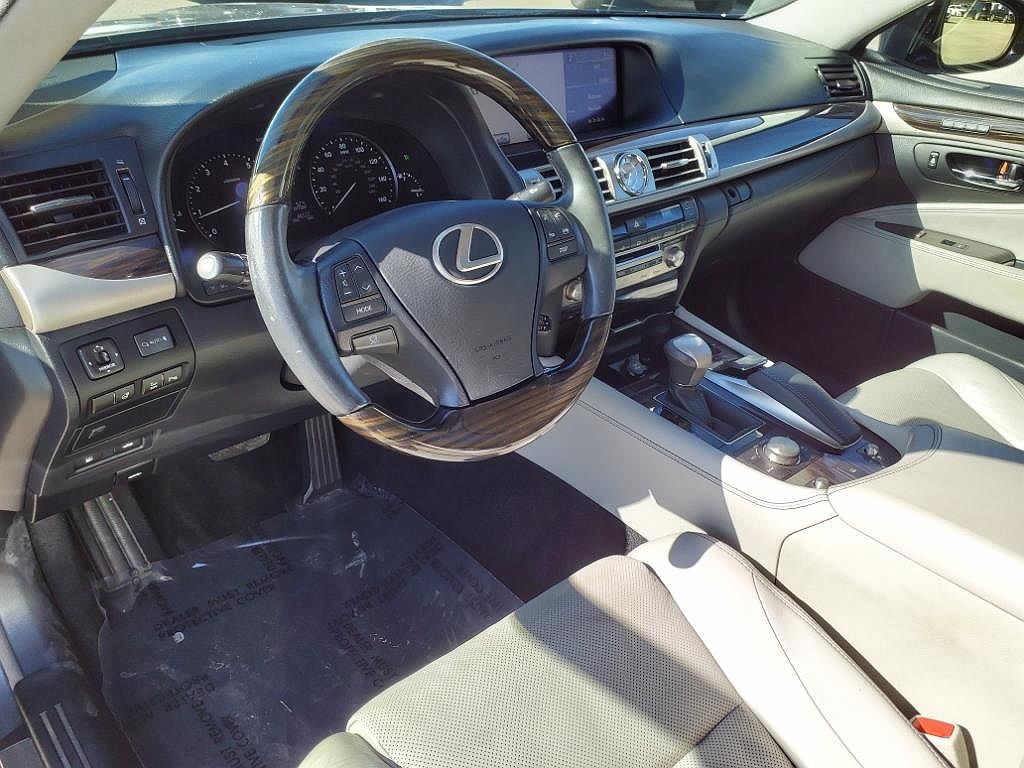 2014 Lexus LS 460 image 8