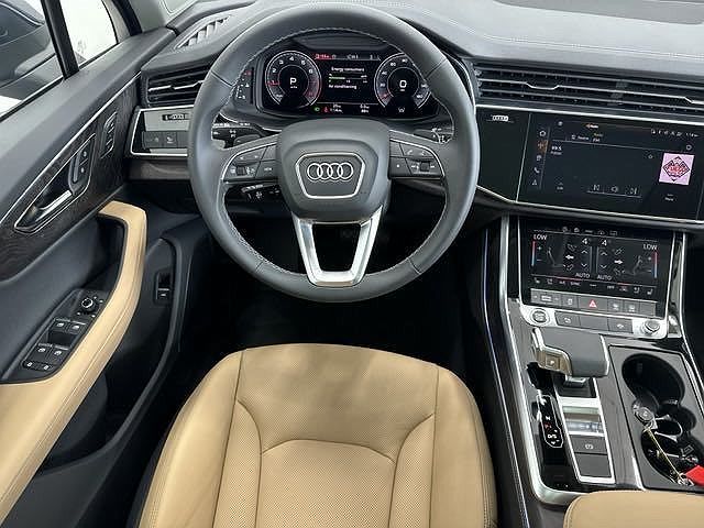 2025 Audi Q7 Premium Plus image 2