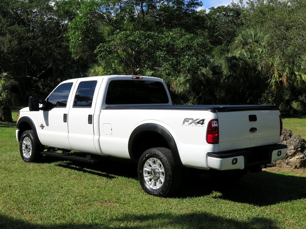 2013 Ford F-350 null image 3