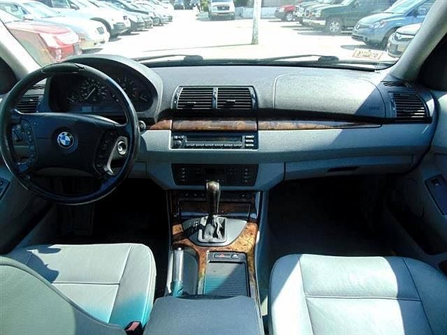 2003 BMW X5 3.0i image 9