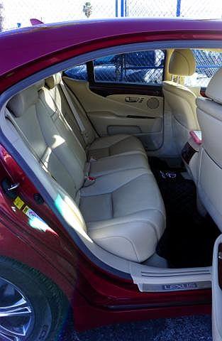 2011 Lexus LS 460 image 4