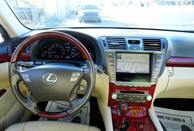 2011 Lexus LS 460 image 8