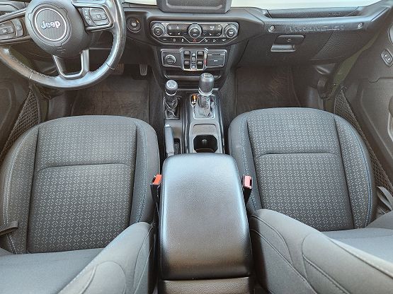 2021 Jeep Wrangler Unlimited Islander photo 3