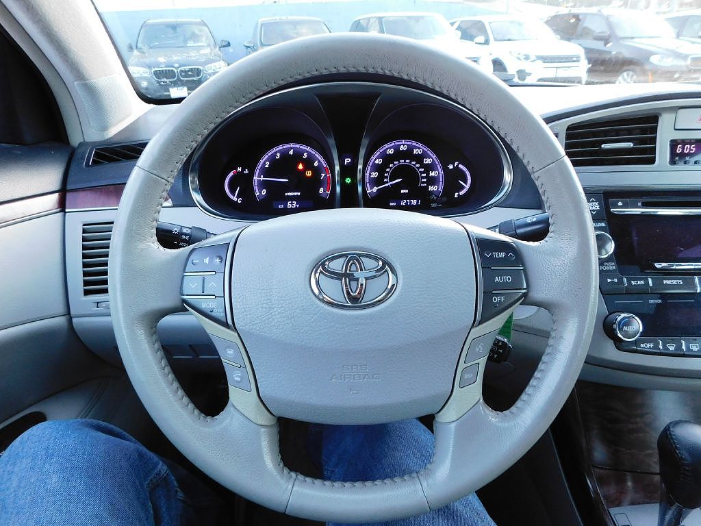 2012 Toyota Avalon Base image 19
