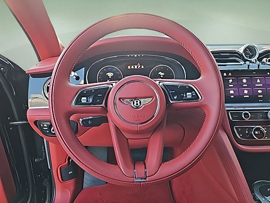 2022 Bentley Bentayga V8 photo 12