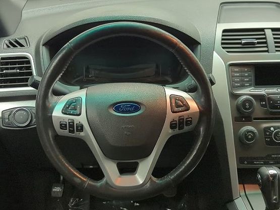 2015 Ford Explorer XLT photo 8