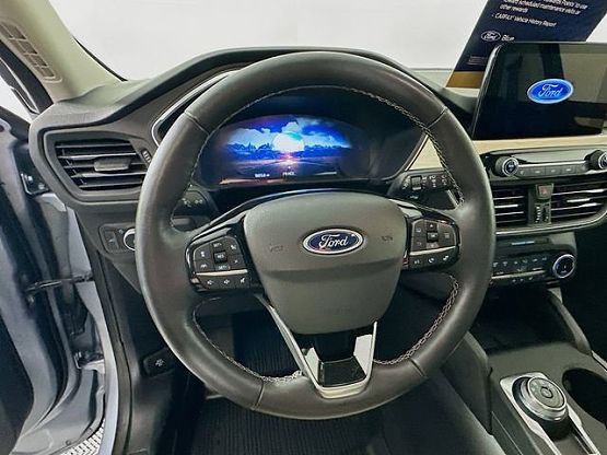2022 Ford Escape Titanium photo 3