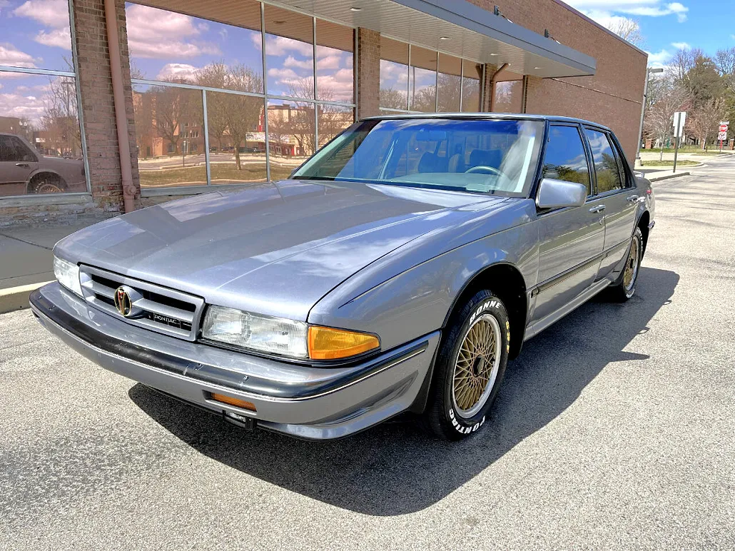 1990 Pontiac Bonneville SSE image 1