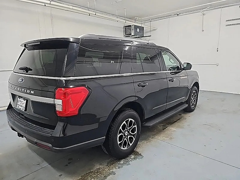 2022 Ford Expedition XLT image 1