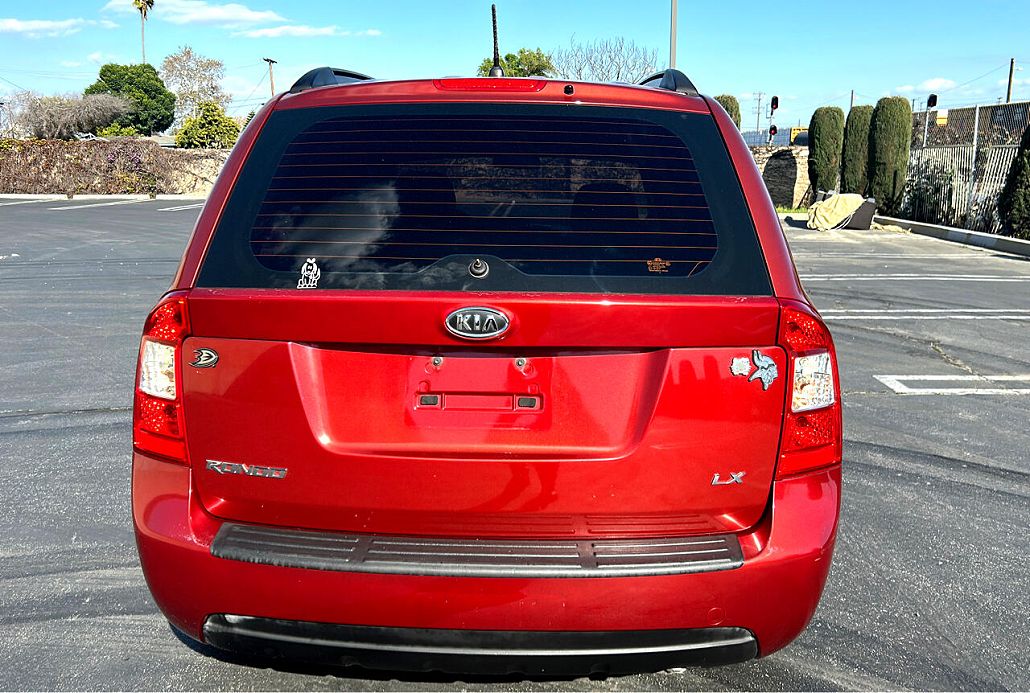 2008 Kia Rondo LX image 3