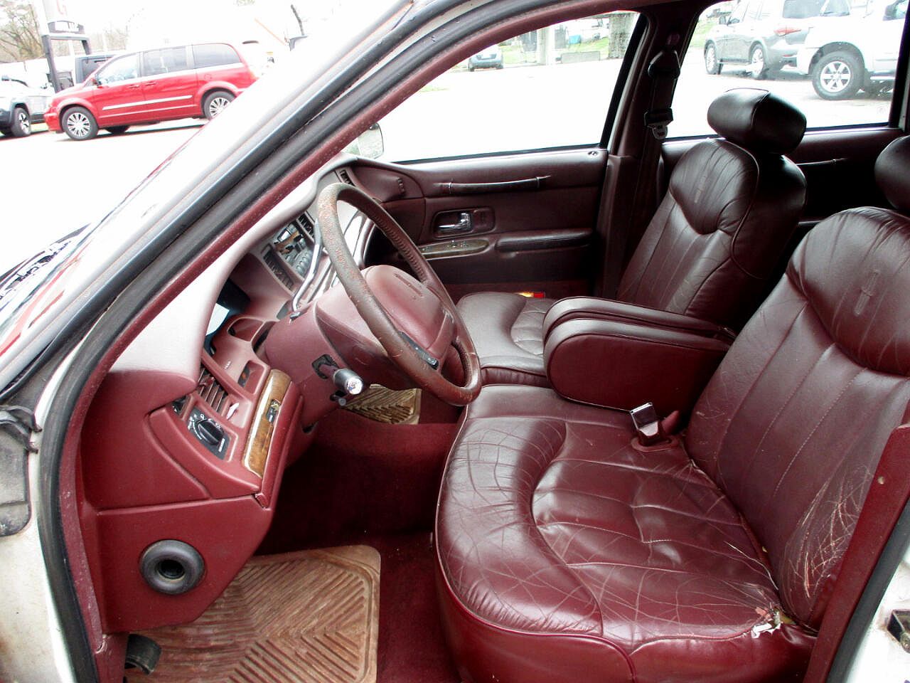 1997 Lincoln Town Car Executive image 8