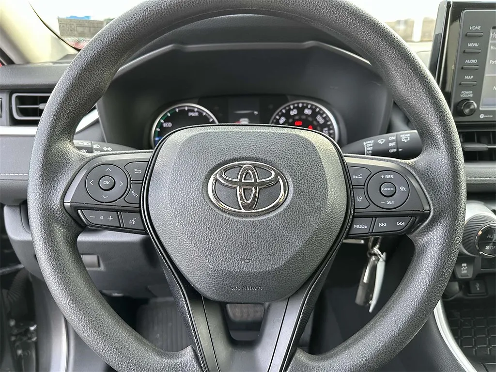 2021 Toyota RAV4 LE image 5