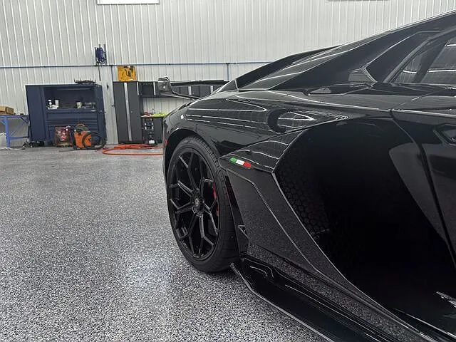 2019 Lamborghini Aventador SVJ image 1