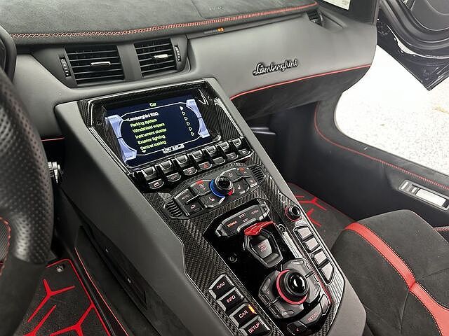 2019 Lamborghini Aventador SVJ image 21