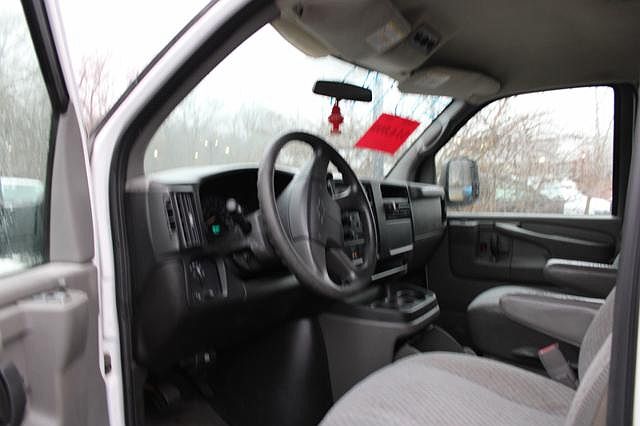 2007 Chevrolet Express 3500 image 9