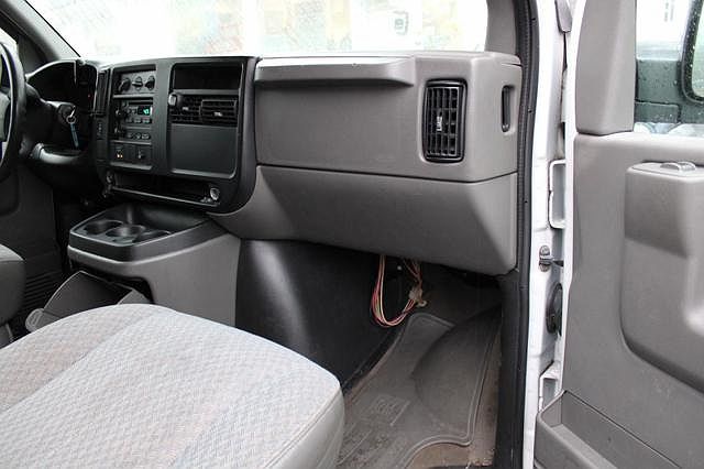 2007 Chevrolet Express 3500 image 23