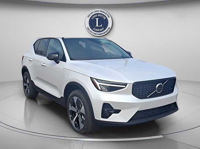 2025 Volvo XC40