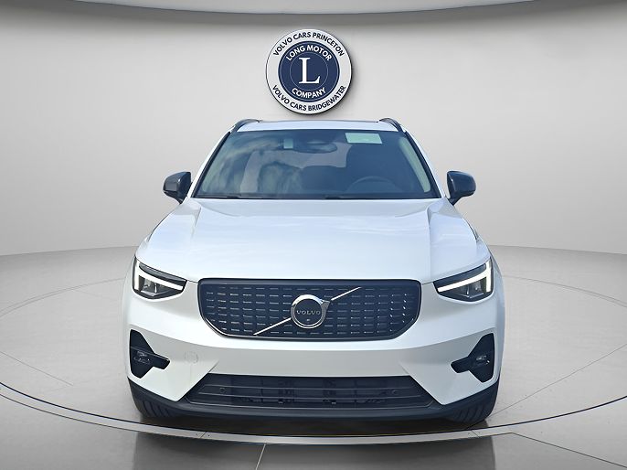2025 Volvo XC40