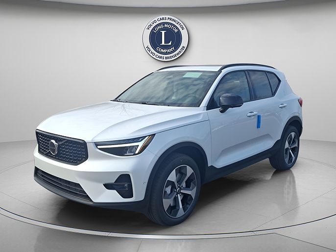 2025 Volvo XC40
