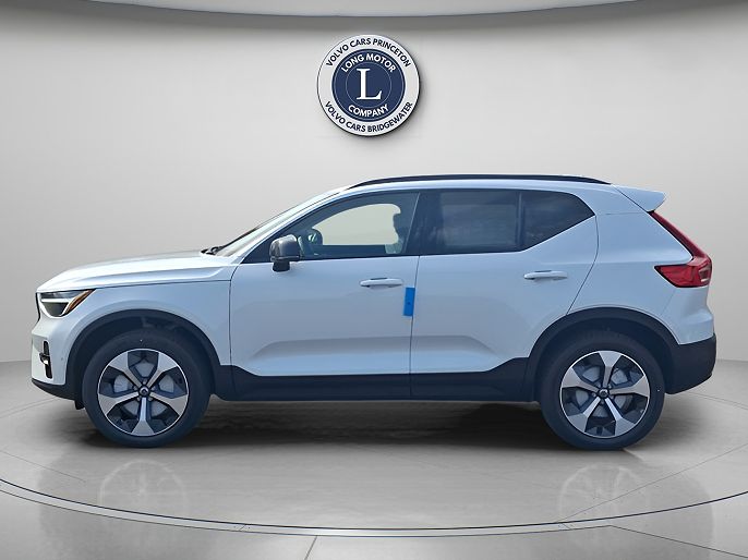 2025 Volvo XC40